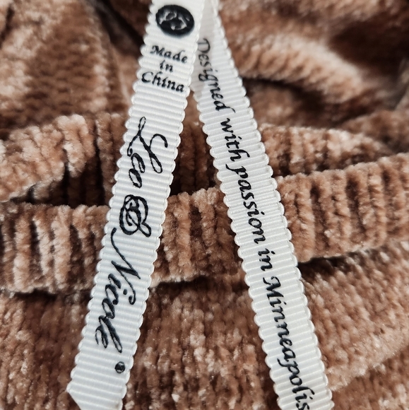 Leo & Nicole PS chenille‎ rose taupe mock turtle neck boxy fit sweater - Picture 2 of 4